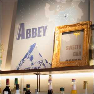 カフェ壁面ディスプレイ2